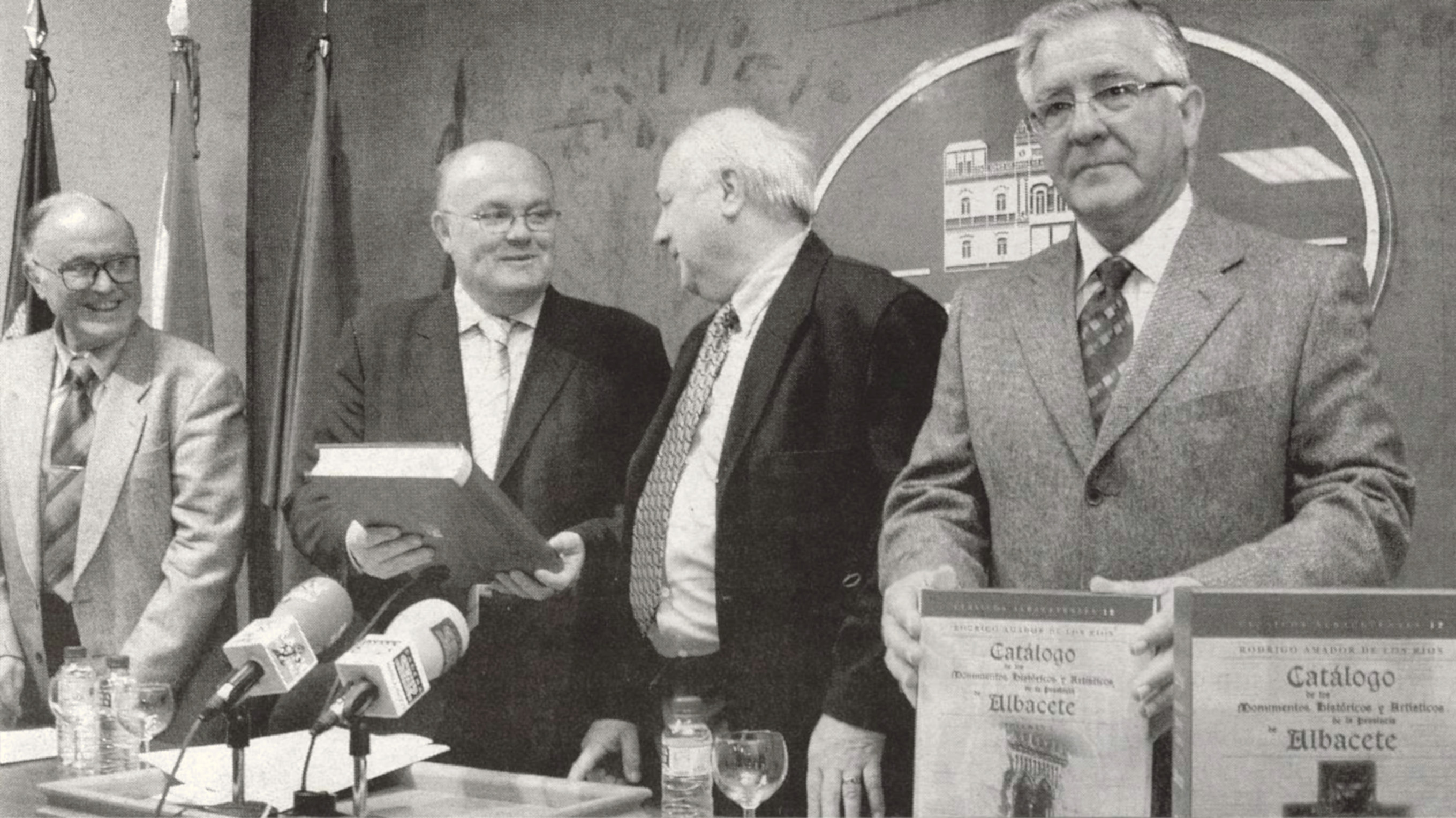 Presentación de varios libros IEA
